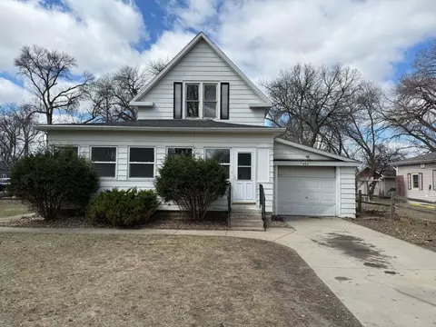 422 15th St SW, Willmar, MN 56201