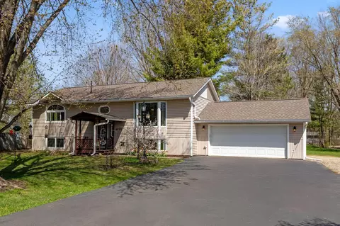 4820 Pioneer Trl, Greenfield, MN 55357