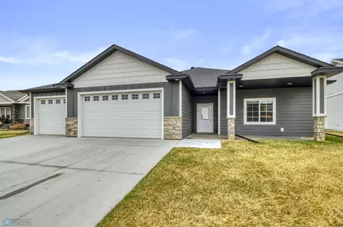 7352 Eagle Pointe Dr S, Fargo, ND 58104 photo 2