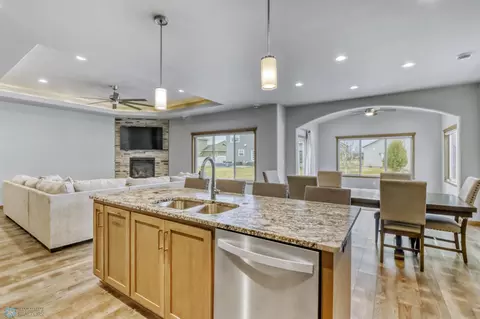 7352 Eagle Pointe Dr S, Fargo, ND 58104 photo 8