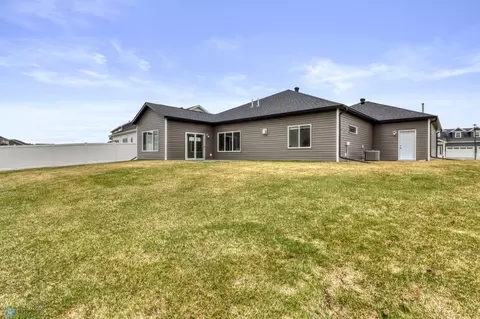 7352 Eagle Pointe Dr S, Fargo, ND 58104 photo 5
