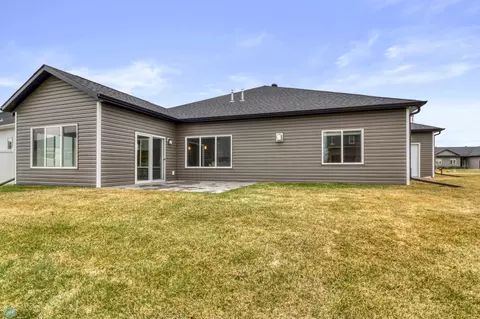 7352 Eagle Pointe Dr S, Fargo, ND 58104 photo 4