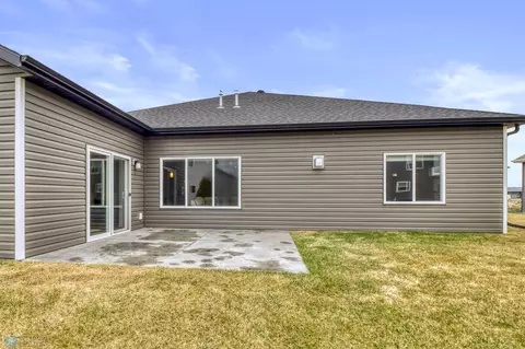 7352 Eagle Pointe Dr S, Fargo, ND 58104 photo 3