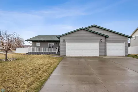 4406 48th St S, Fargo, ND 58104