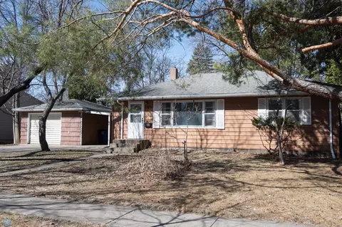 1215 16th St S, Moorhead, MN 56560