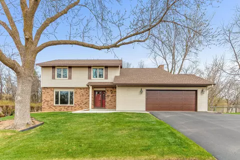8445 135th St W, Apple Valley, MN 55124