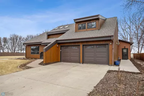 3940 10th St N, Fargo, ND 58102