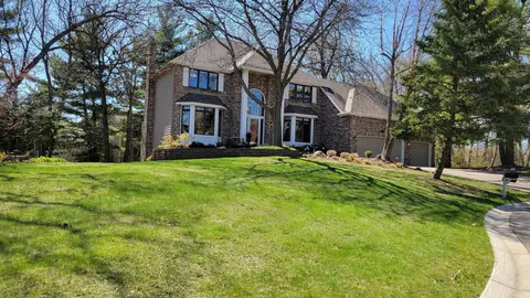 17683 Kingswood Cir, Lakeville, MN 55044