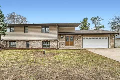 188 Australian Ave, Little Canada, MN 55117