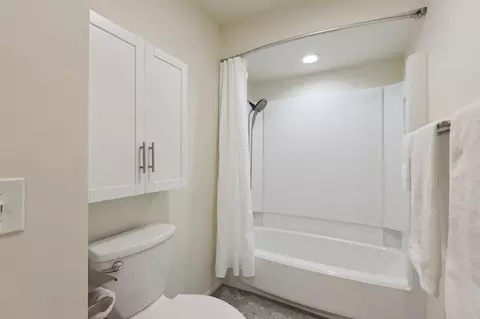 Bath - 2887 Lake Shore Ave, Maple Plain, MN 55359 photo 2 of 4