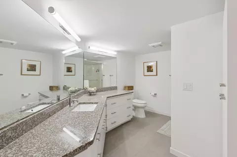 Bath - 2887 Lake Shore Ave, Maple Plain, MN 55359 photo 4 of 4