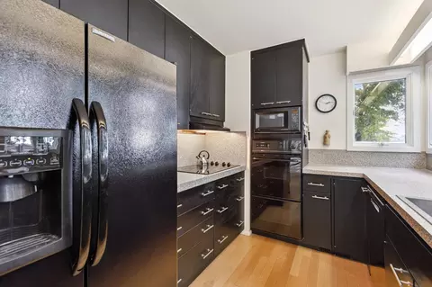 Kitchen - 2887 Lake Shore Ave, Maple Plain, MN 55359 photo 2 of 5