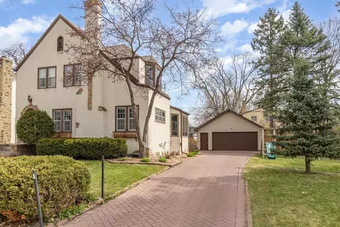 468 Mount Curve Blvd, Saint Paul, MN 55105