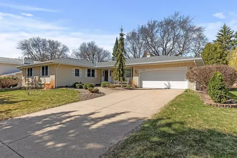 9932 Oxborough Rd, Bloomington, MN 55437