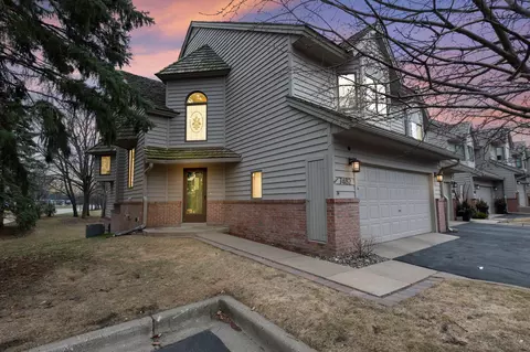 7482 Cahill Rd, Edina, MN 55439
