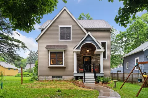 1584 Merrill St, Saint Paul, MN 55108