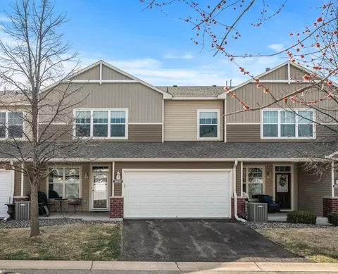 1601 Sumac Cir #F, Carver, MN 55315