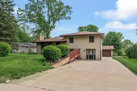 2235 Chestnut Rd, Medina, MN 55340