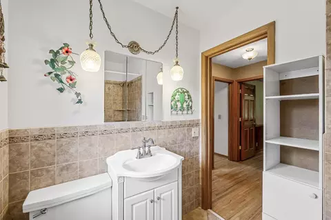 Bath - 2235 Chestnut Rd, Hamel, MN 55340 photo 2 of 4