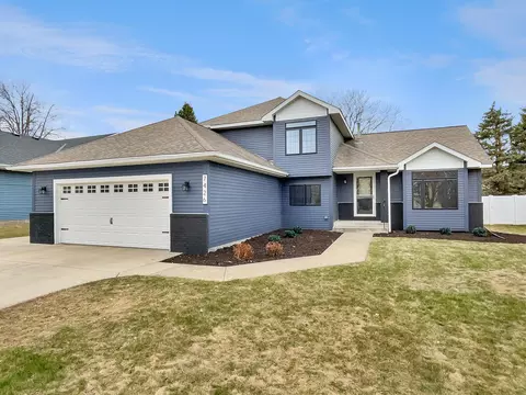 7426 Chesham Ln, Woodbury, MN 55125