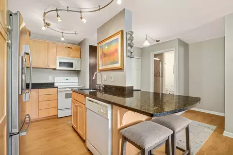 2800 Hamline Ave N #121, Roseville, MN 55113