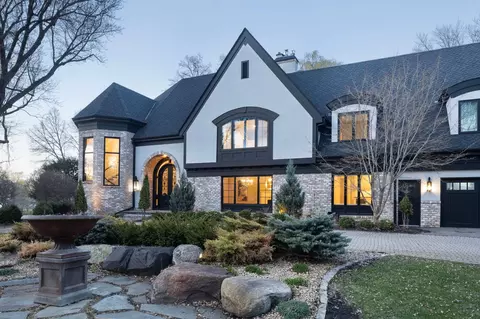 4801 Rolling Green Pkwy, Edina, MN 55436