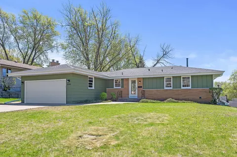 8209 39th Ave N, New Hope, MN 55427