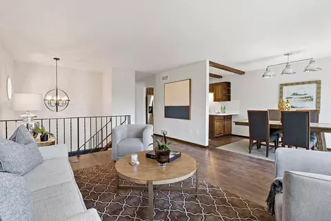 7310 Pontiac Cir, Chanhassen, MN 55317