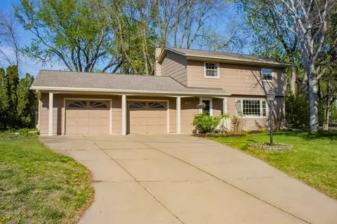 2840 Frederick St, Maplewood, MN 55109