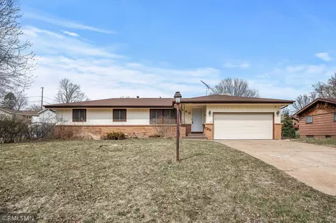 140 Timberland Dr, Burnsville, MN 55337