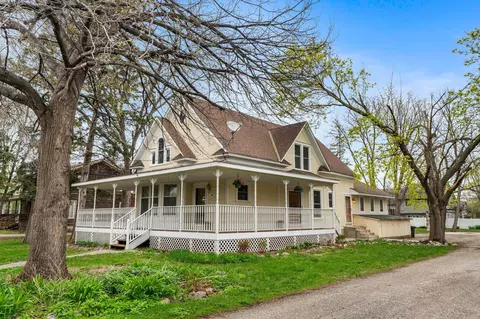 317 8th St, Farmington, MN 55024