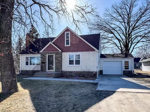 305 Kneale Ave N, Thief River Falls, MN 56701