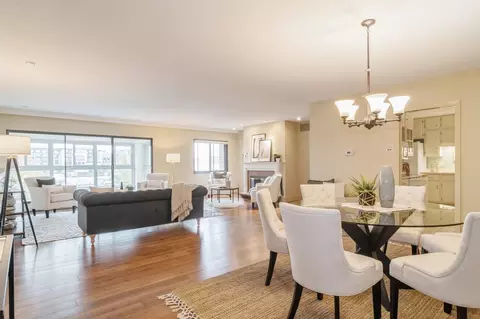 4075 W 51st St #403, Edina, MN 55424