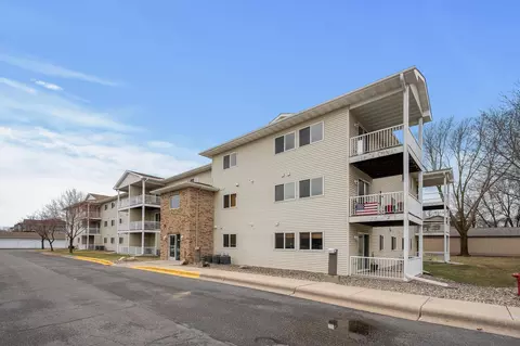 875 Bahls Dr #207, Hastings, MN 55033