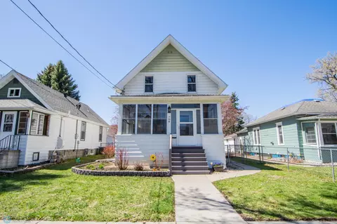708 1st St N, Fargo, ND 58102
