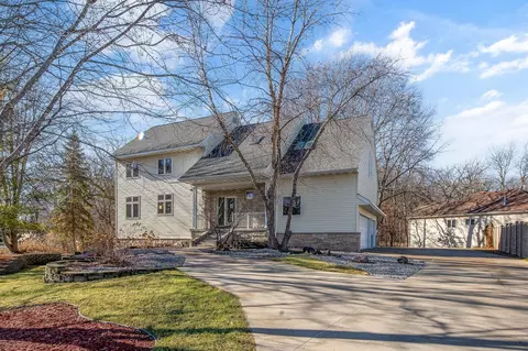 8348 Stone Creek Dr, Chanhassen, MN 55317