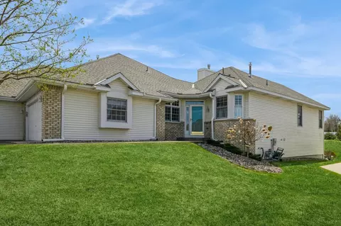 16445 Crystal Hills Cir, Lakeville, MN 55044