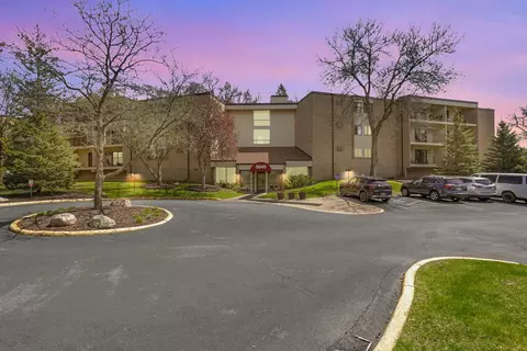 5645 Green Circle Dr #110, Minnetonka, MN 55343