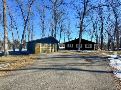 130 Birch Dr S, Warroad, MN 56763