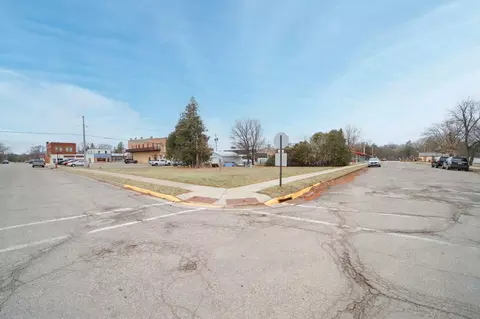 206 1st St NW, Crosby, MN 56441