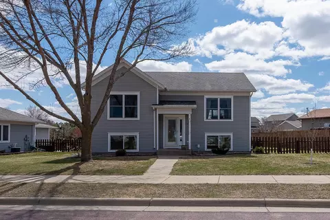 1004 Engesser Ln, Saint Peter, MN 56082