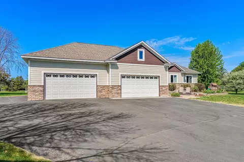 914 NE 207th Ave NE, East Bethel, MN 55011