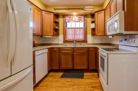Kitchen - 403 Park Ave, Pine River, MN 56474 photo 2 of 2
