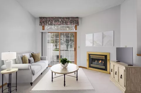 2645 Mallard Dr, Woodbury, MN 55125