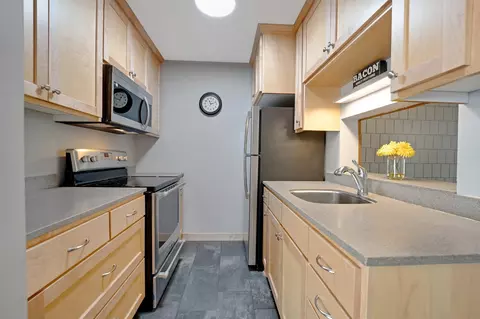 380 Ramsey St #4A, Saint Paul, MN 55102
