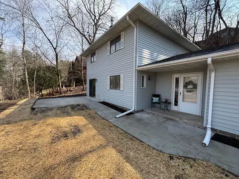 454 15th St E, Saint Charles, MN 55972