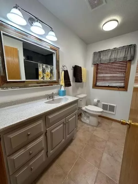 Bath - 798 Des Moines Dr, Windom, MN 56101 photo 1 of 4
