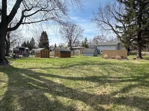 Exterior - 798 Des Moines Dr, Windom, MN 56101 photo 5 of 5