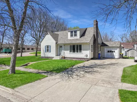 954 9th St, Westbrook, MN 56183