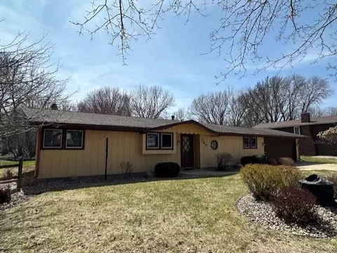 769 17th St, Windom, MN 56101